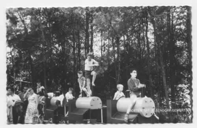 elsendorp-100-historie-speeltuin-ansichtkaart-trein